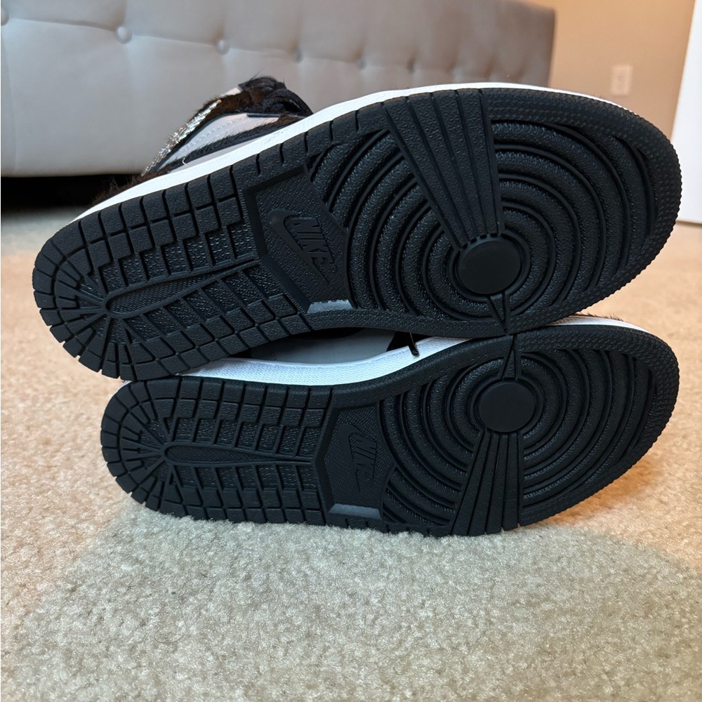 Air Jordan 1 Retro High OG - Picture 4 of 5